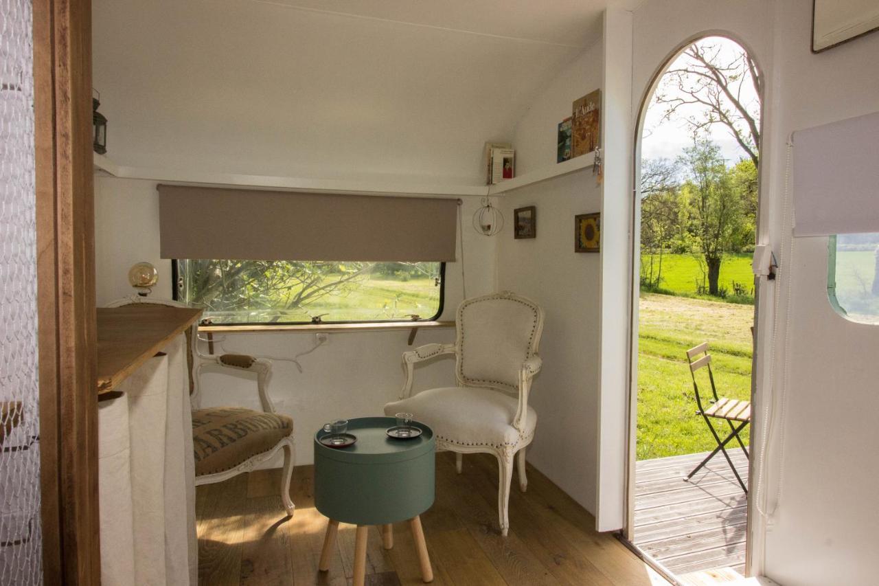 Ma Caravane Dans Les Collines Villeneuve-la-Comptal エクステリア 写真