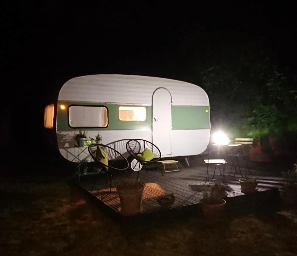 Ma Caravane Dans Les Collines Villeneuve-la-Comptal エクステリア 写真